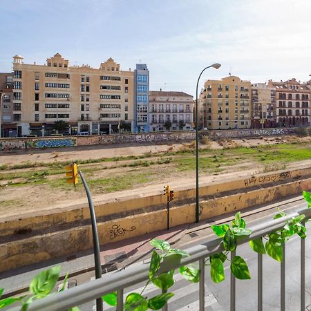 Central And Beautiful Apartment - Free Parking マラガ エクステリア 写真