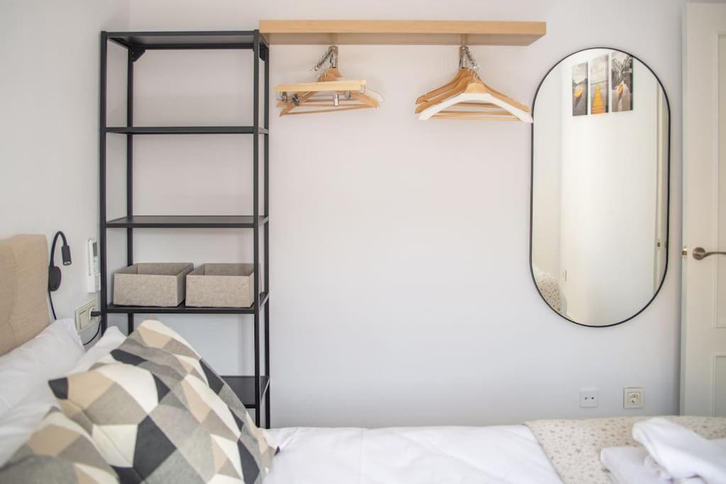 Central And Beautiful Apartment - Free Parking マラガ エクステリア 写真