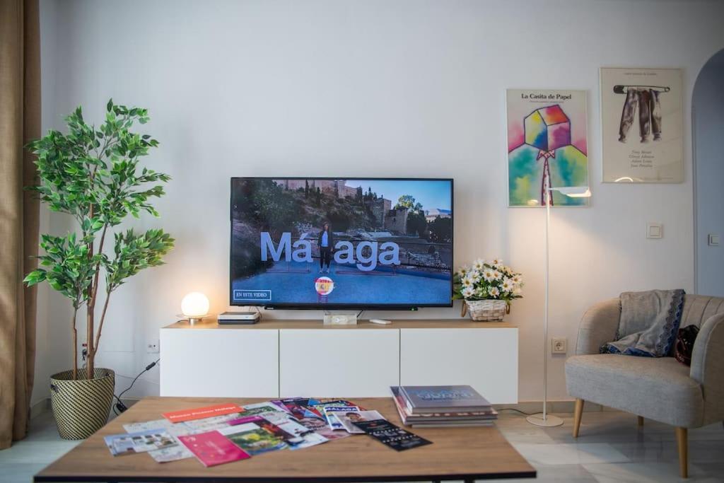 Central And Beautiful Apartment - Free Parking マラガ エクステリア 写真